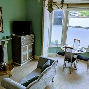 Beautiful One Bedroom Ground Floor With Parking Apartment